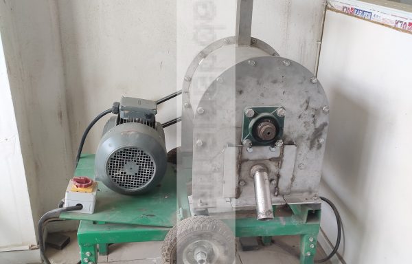 Öğütücü / Grinder – toprak, çakıl, kaya ve benzeri / soil, gravel, rock and so on 2. El Satılık / Sale / Used